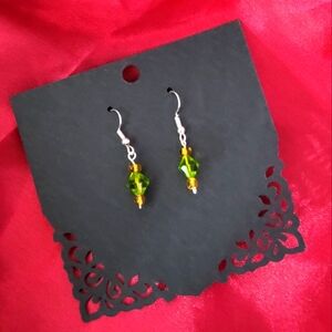 🌹 Mini Green beaded earrings